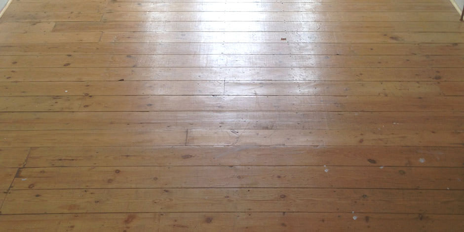 Before-LOUNGE/DINING OILED PINE BOARDS IN WOOD GREEN