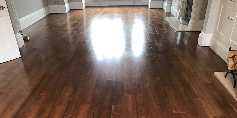 Before-LOUNGE WITH HIGH GLOSS REFINISHING